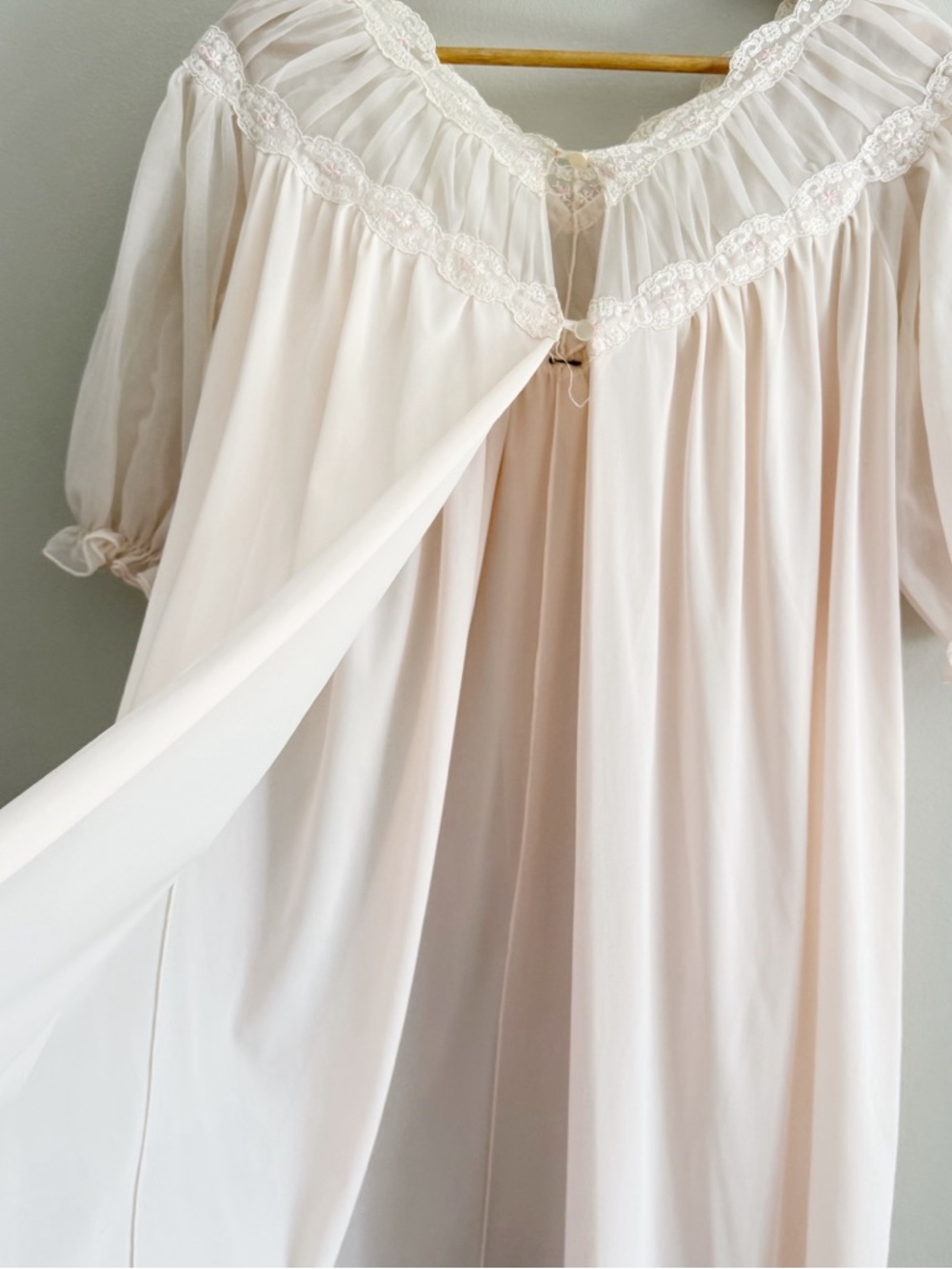 Vintage Coquette Pale Pink Puff Sleeve Nightgown - Picture 10 of 11